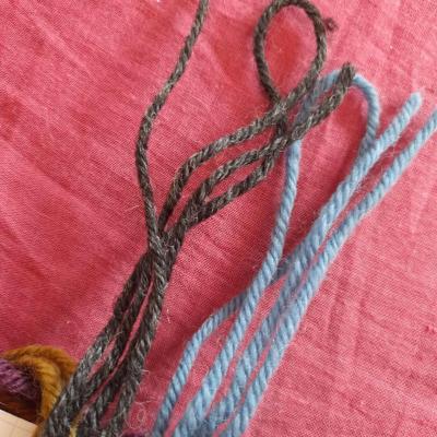 A gauche: gris anthracite